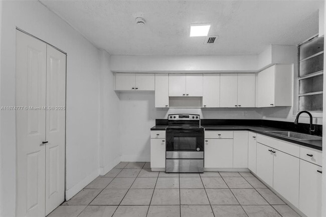 Building Photo - 6011 SW 69th St
