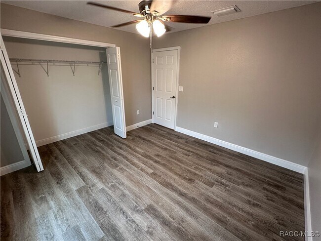 Building Photo - 274 W Glenhaven Dr
