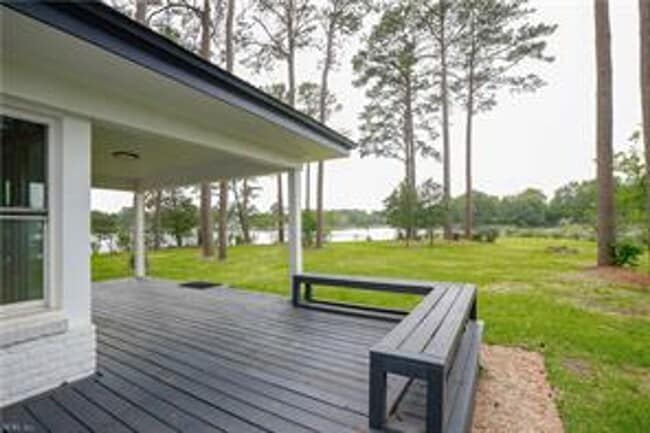 Building Photo - 4 BED/3 BATH LOCATED IN A WATERFRONT COMMU...