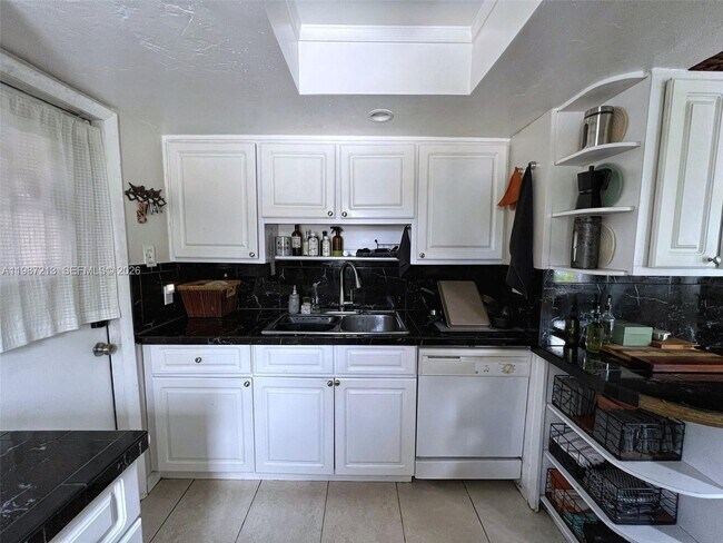 Building Photo - 2040 NE 183rd St