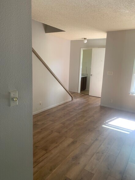 Building Photo - 8757 E Roundtree Ave