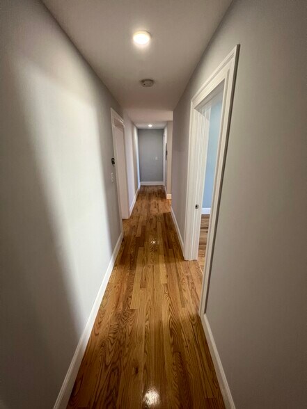 Building Photo - 371 Beacon St