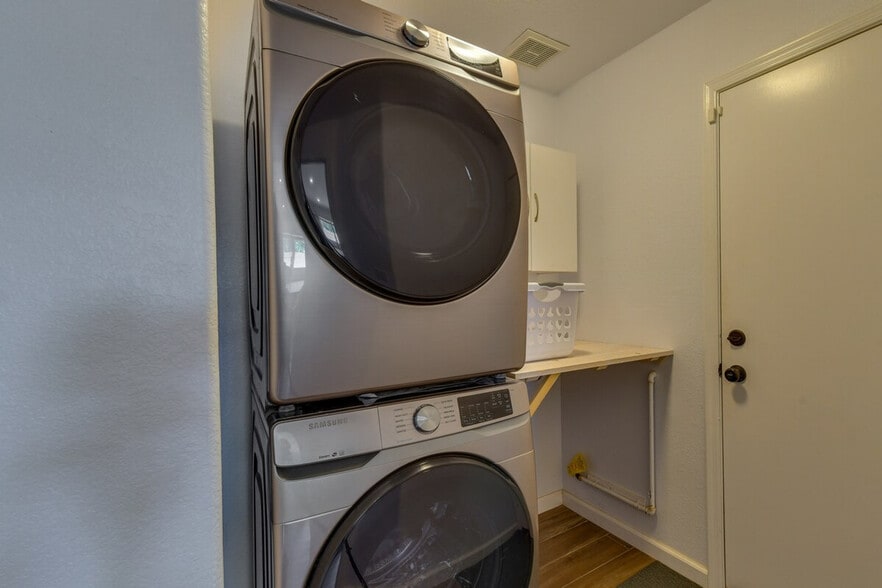 Building Photo - 2730 E Terrace Ave