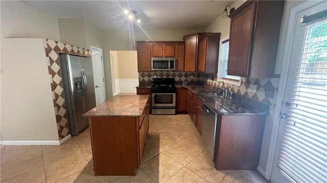 Building Photo - 2066 Peach Shoals Cir