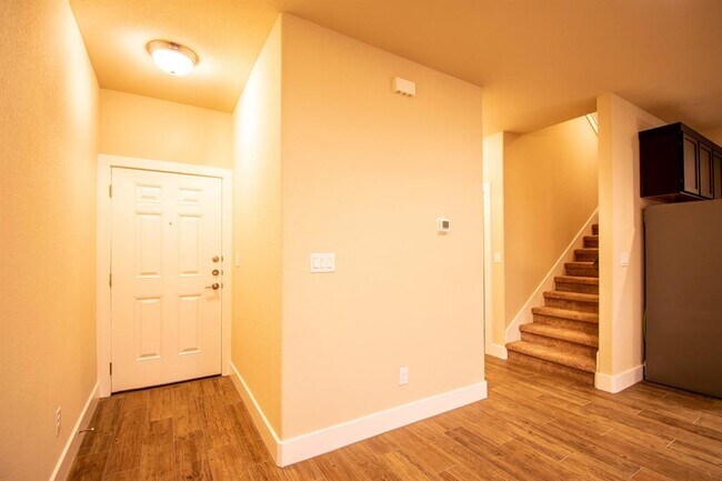 Building Photo - 347 Madison Oaks Ave