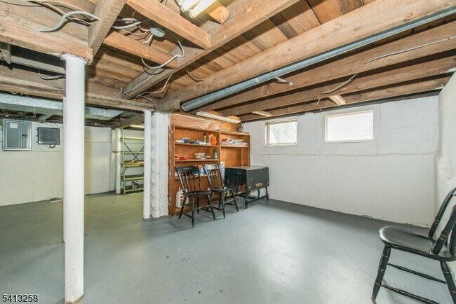 Building Photo - 37 Embury Pl