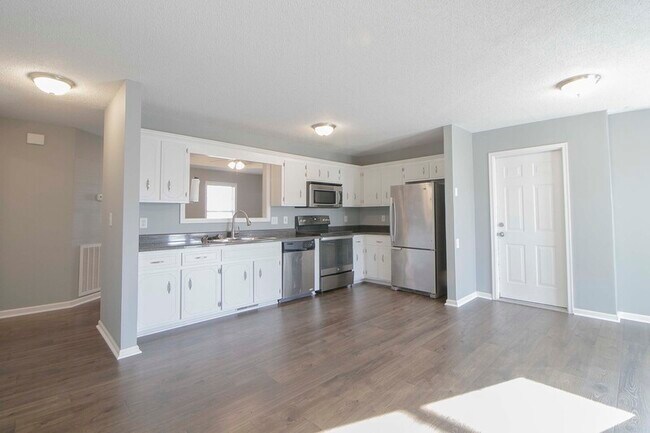 Building Photo - 205 Ruf Dr