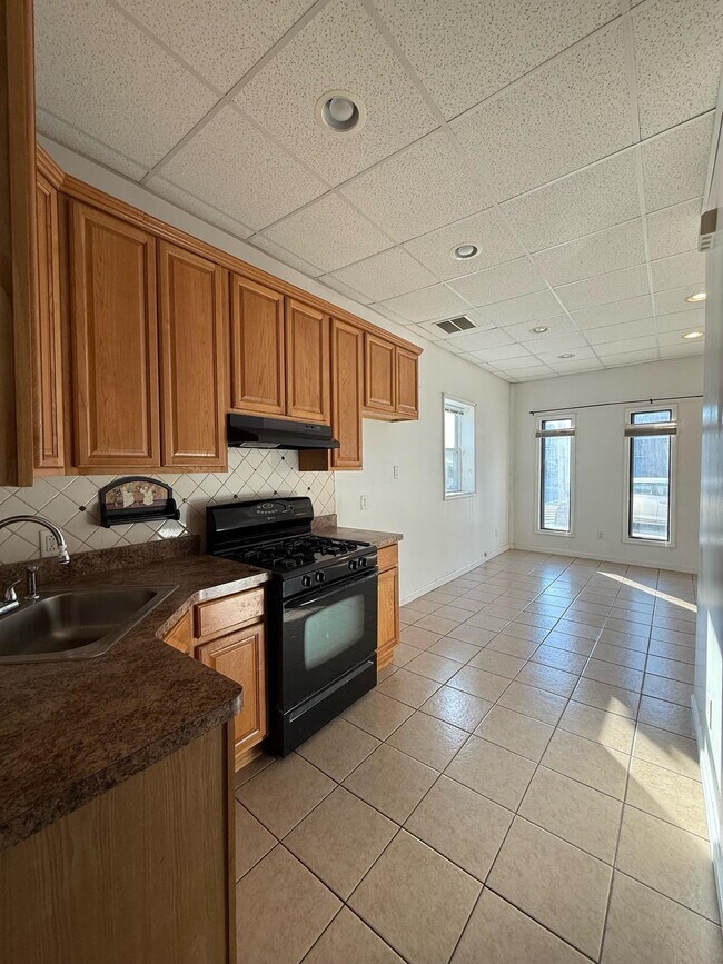 Primary Photo - 380 Avenue C
