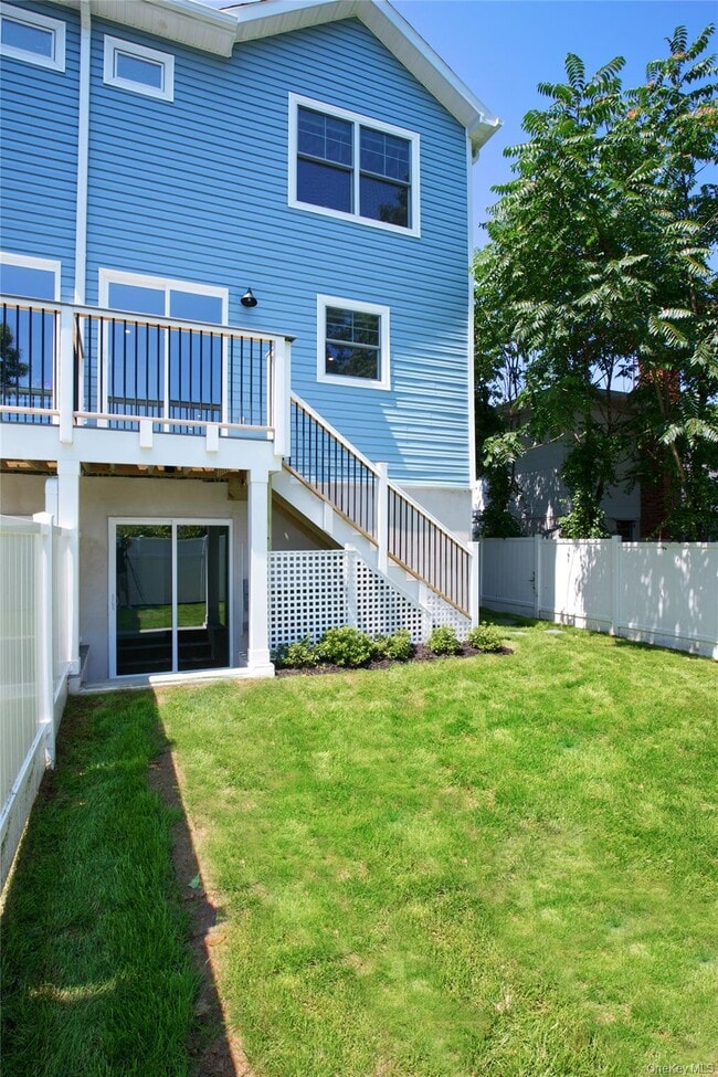 Building Photo - 42 Linwood Rd N