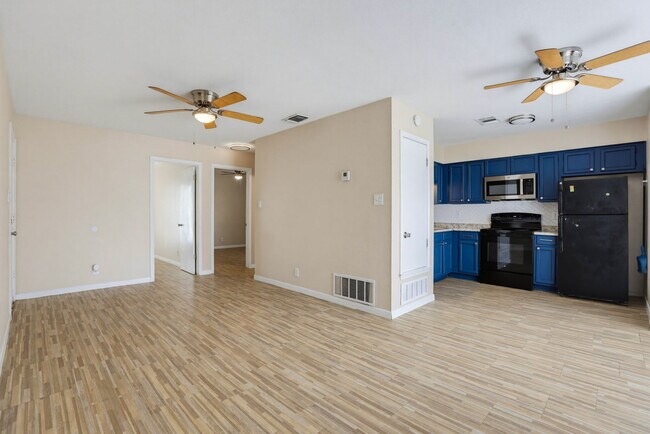 Building Photo - 10543 Starcrest Dr