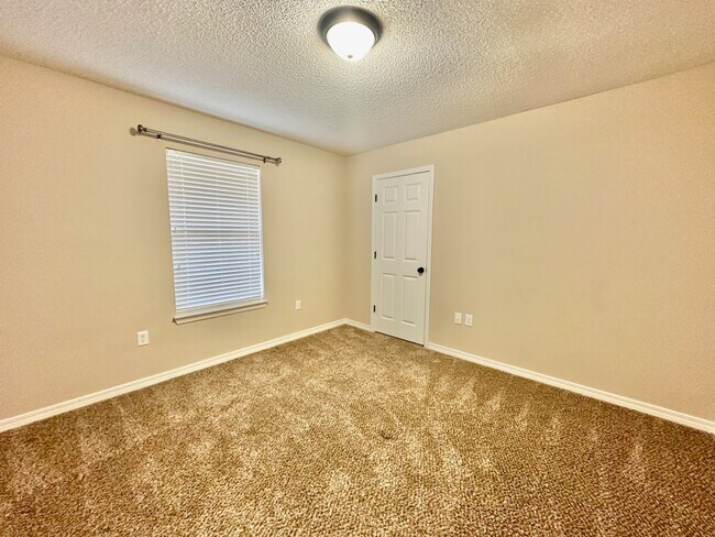 Building Photo - 4025 Lauren Ct