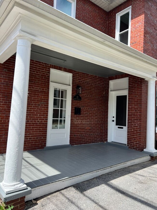 Building Photo - Fully Renovated 4 Bedroom, 2.5 Bath Home-Move In Ready