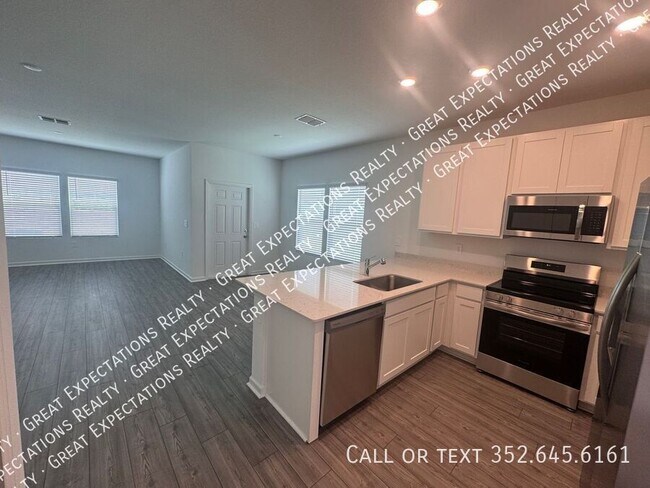 Building Photo - 4923 SW 81st Ln