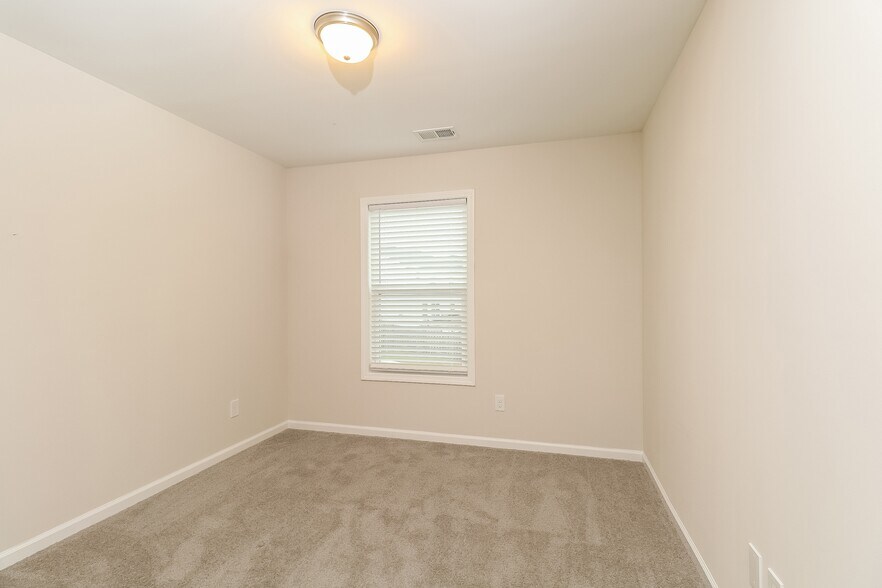 Building Photo - 1041 Winter Wy