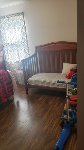 Building Photo - 126 Prentice Ave