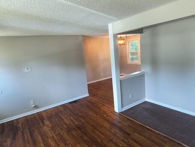 Building Photo - 504 Clyde Dr