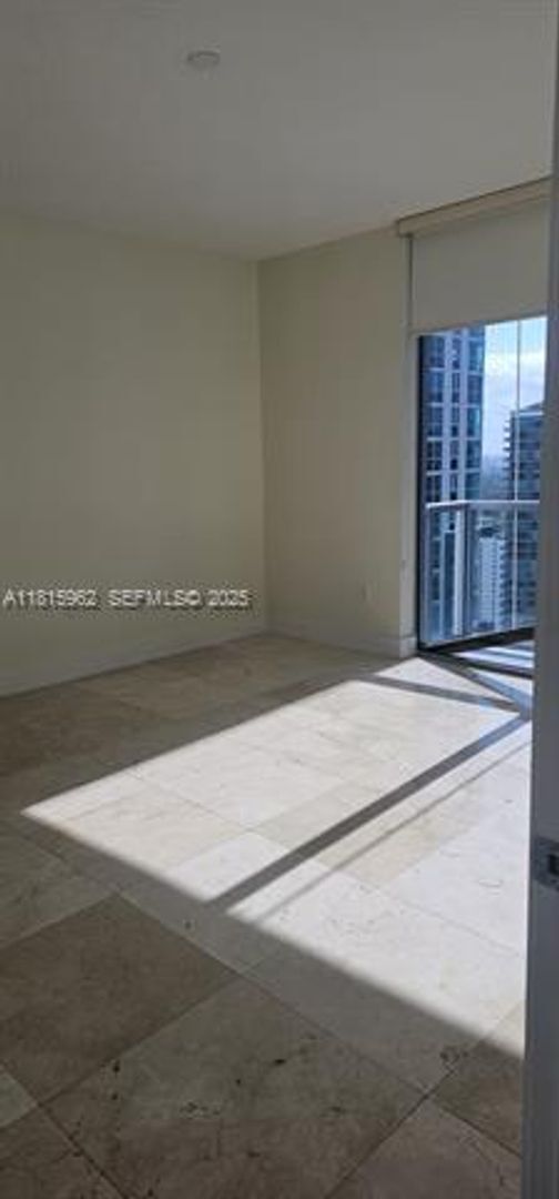 Building Photo - 1060 Brickell Ave