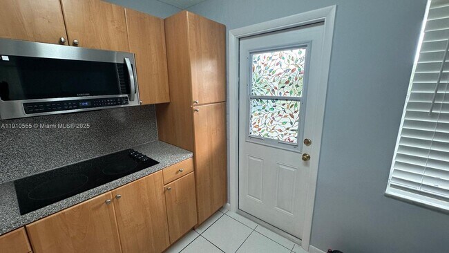 Building Photo - 1701 NE 191st St