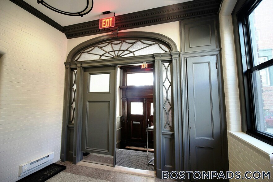 Building Photo - 11 Newcomb St