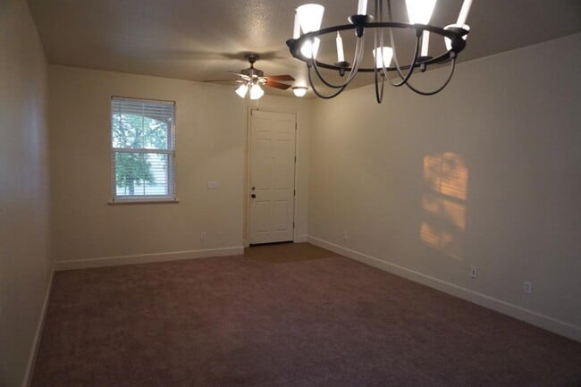 Building Photo - 424 Barclay Way