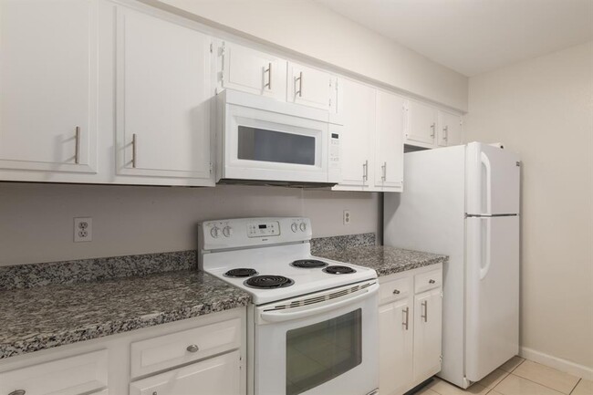 Building Photo - 10555 Turtlewood Ct