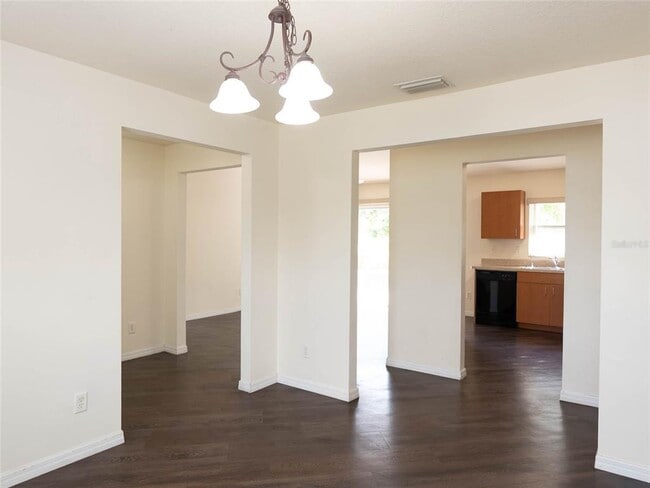 Building Photo - 2768 Saybrook Ave