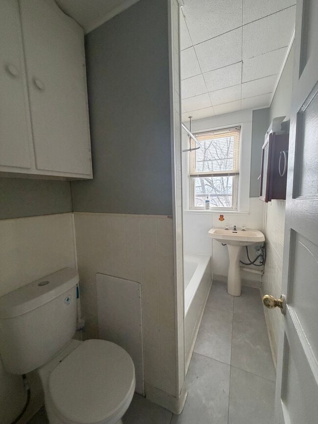 Building Photo - Move-In Ready 3-Bed, 1-Bath Home in Pittsfield