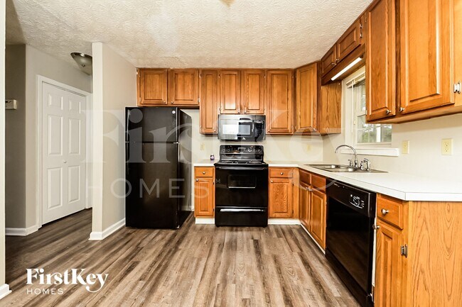 Building Photo - 215 Brooks Dr