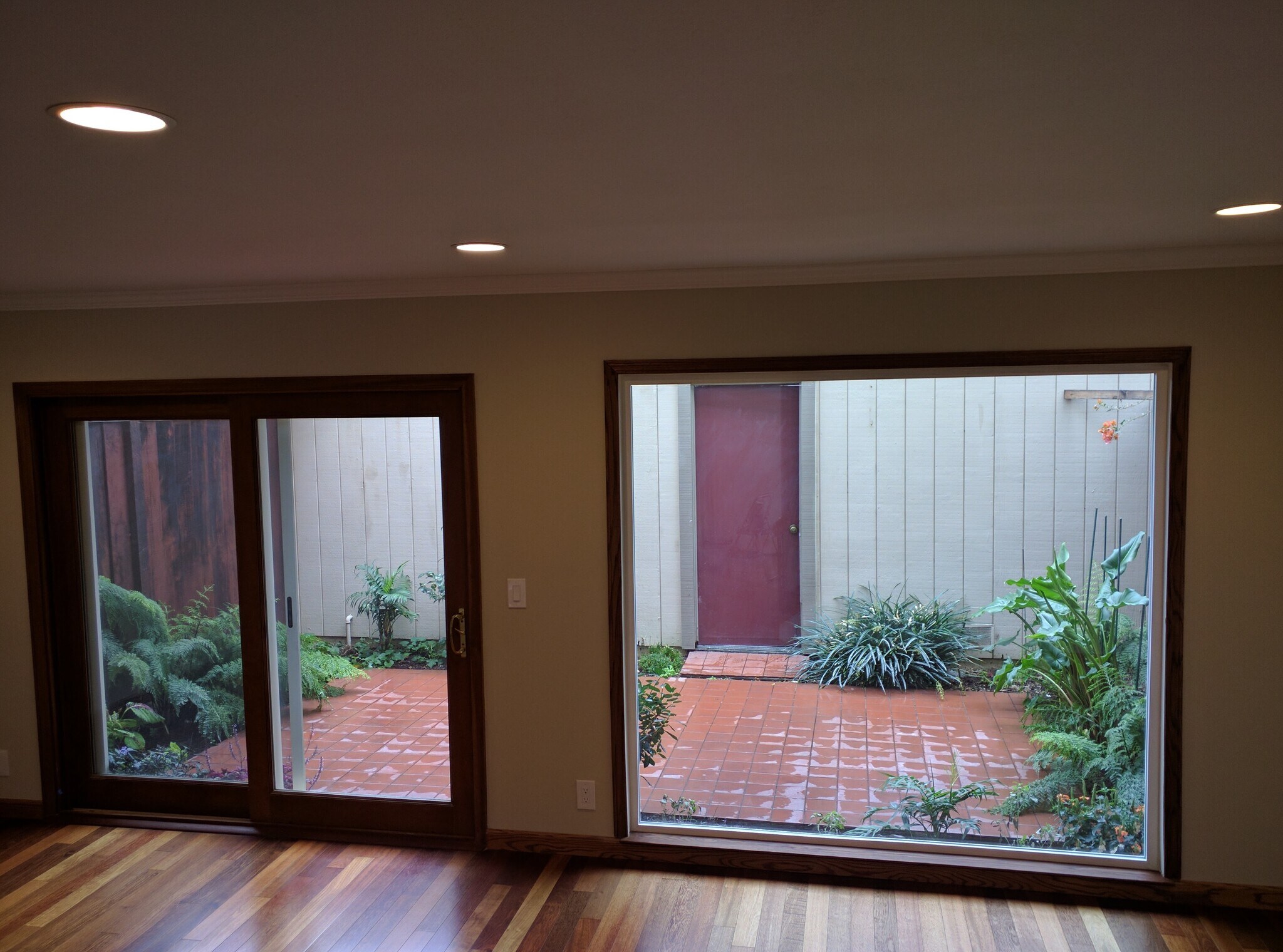 Building Photo - 1566 Capri Dr