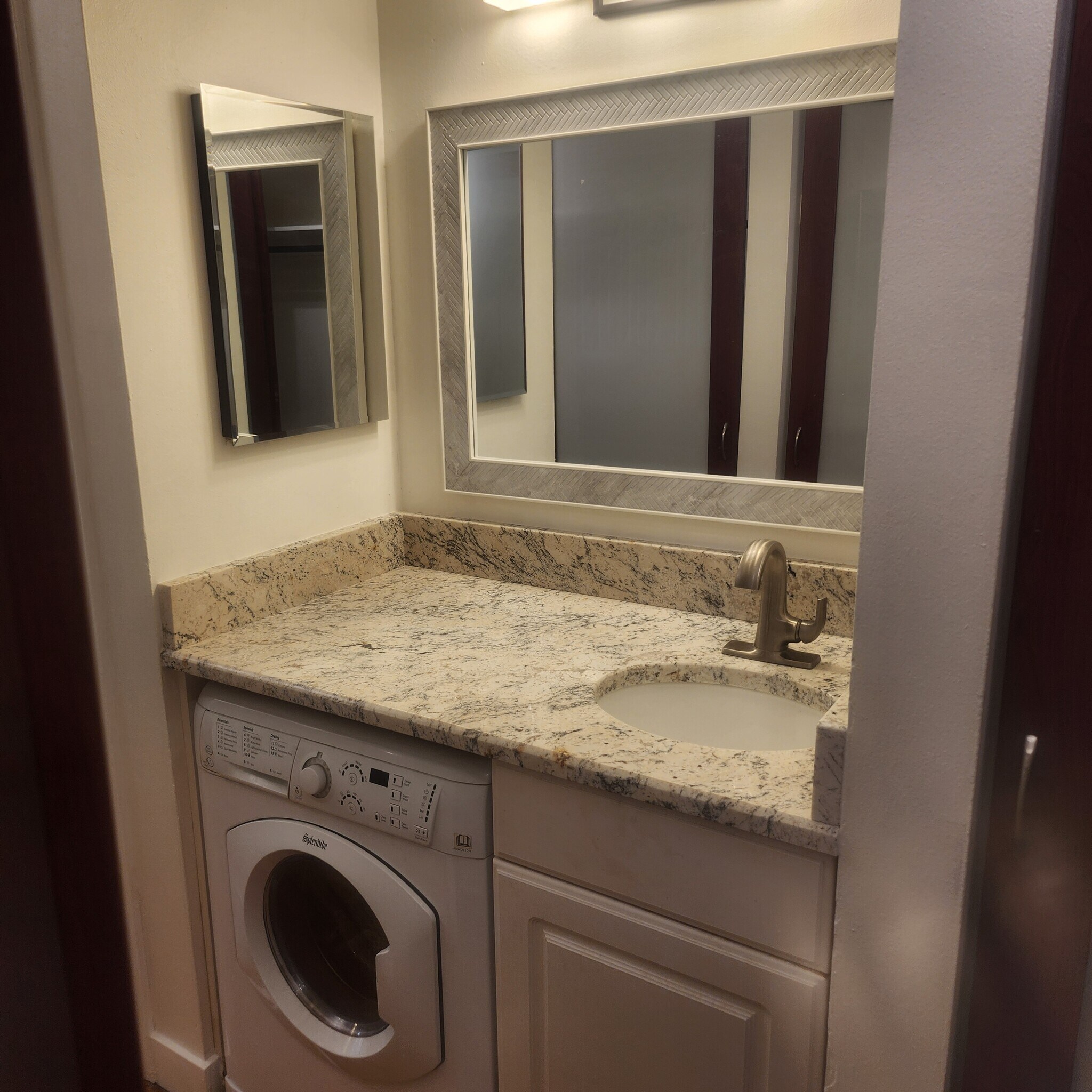 Building Photo - 985 N Corona St