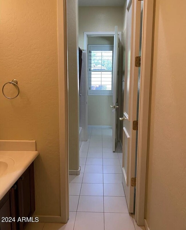 Building Photo - 1223 E Moss St