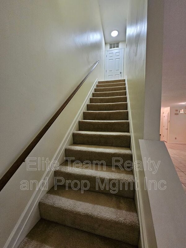 Building Photo - 802 Selwyn Oaks Ct