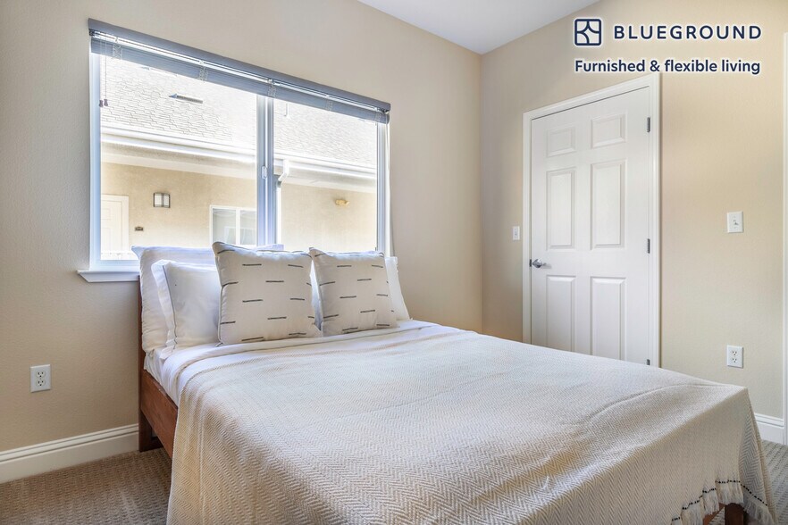 Building Photo - 3585 Agate Dr