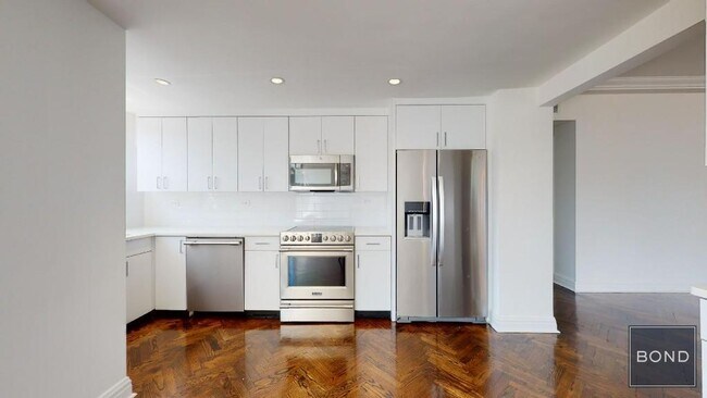 Building Photo - 219 E 69th St