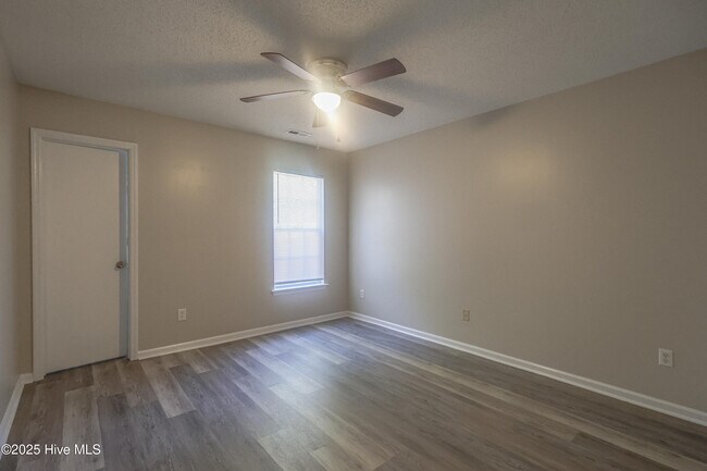 Building Photo - 1091 W Pueblo Dr