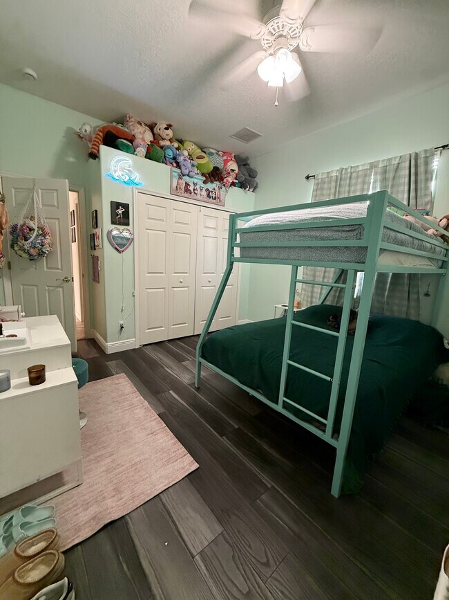 Building Photo - 5522 Eastwind Dr