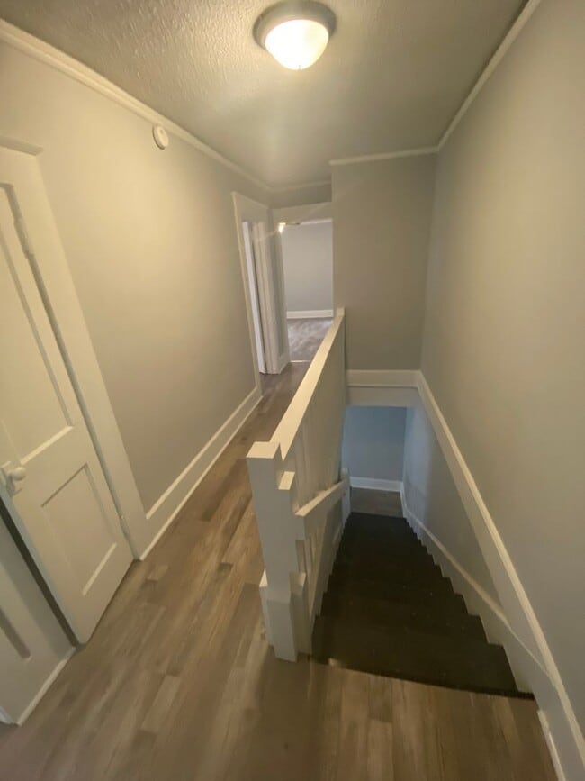 Building Photo - Dowtown Gadsden - Newly Renovated- Spacious