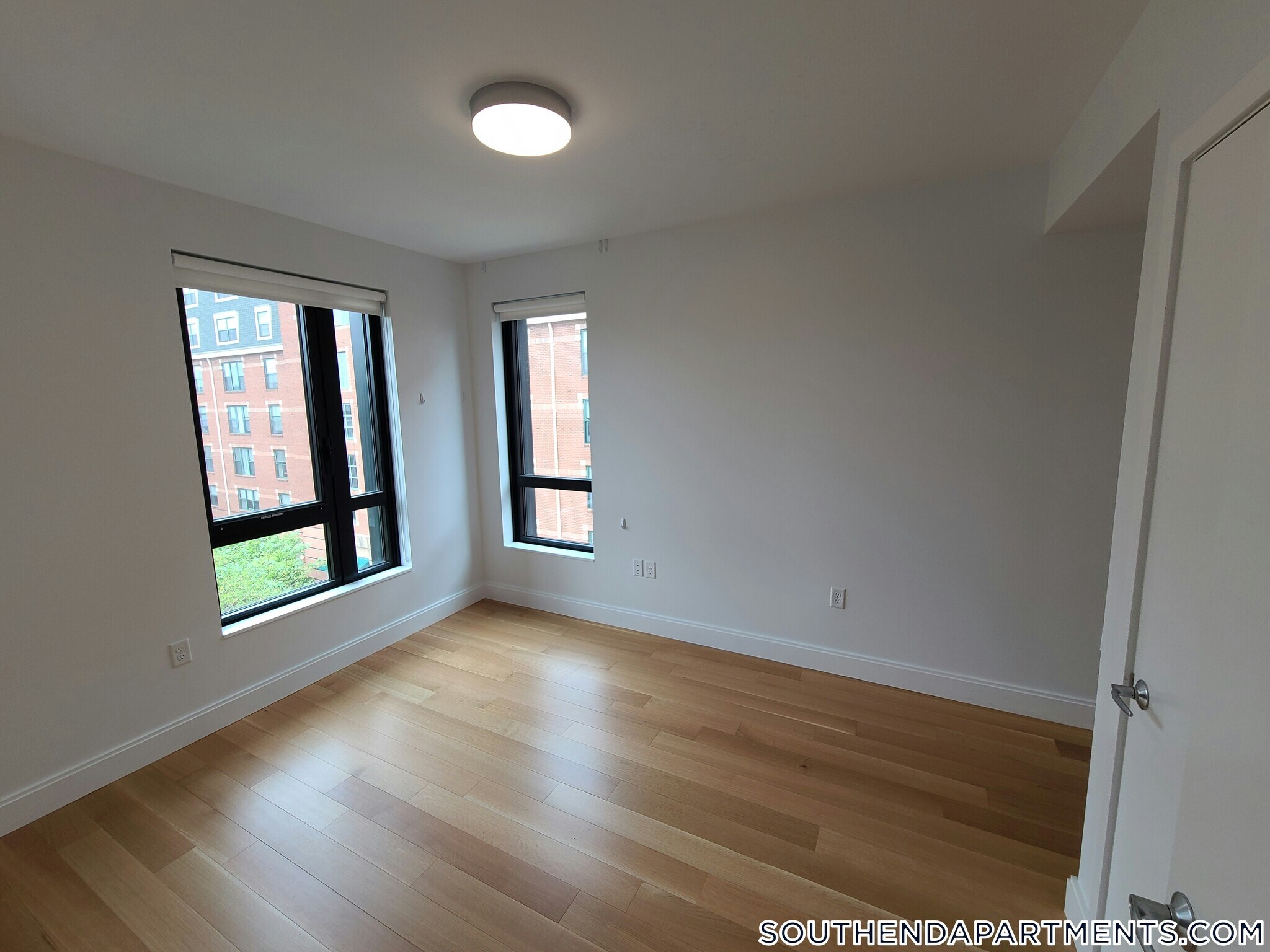 Building Photo - 150 Camden St