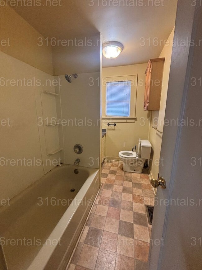 Building Photo - Two bed one bath available NOW!