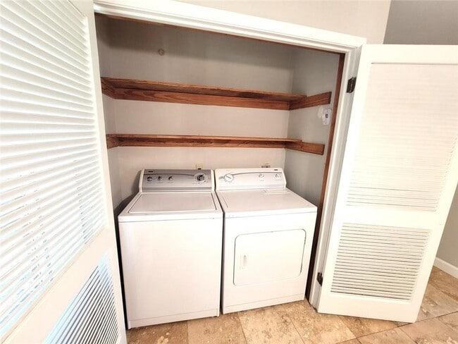 Building Photo - 1061 Homewood Ct