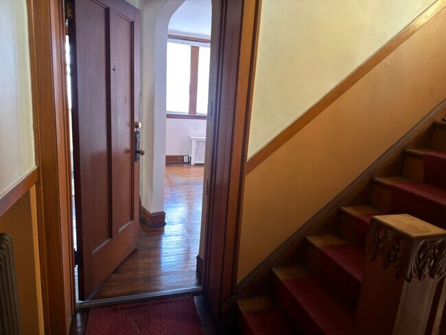 Building Photo - 2946 N Laramie Ave