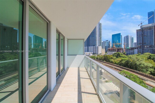 Building Photo - 1600 SW 1st Ave