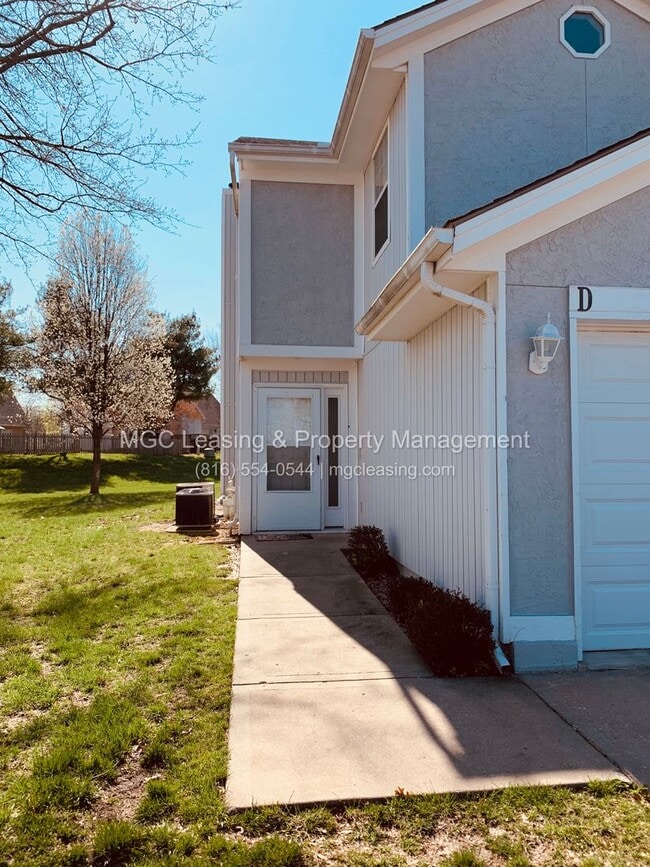 Building Photo - 4605 NE Whispering Winds Dr