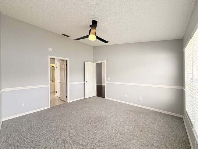Building Photo - 1118 Hardwood Dr