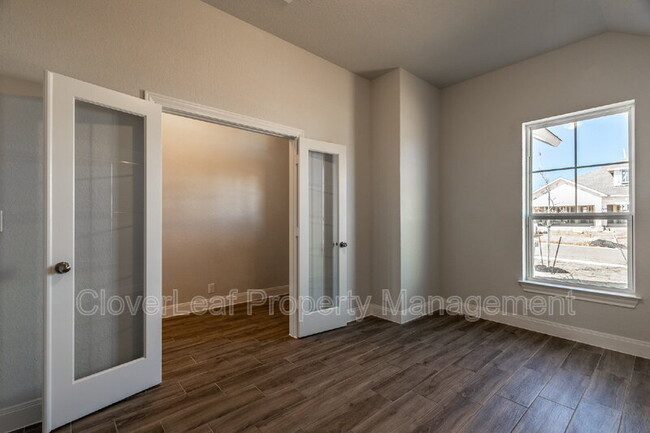 Building Photo - 2225 Bennett Ave