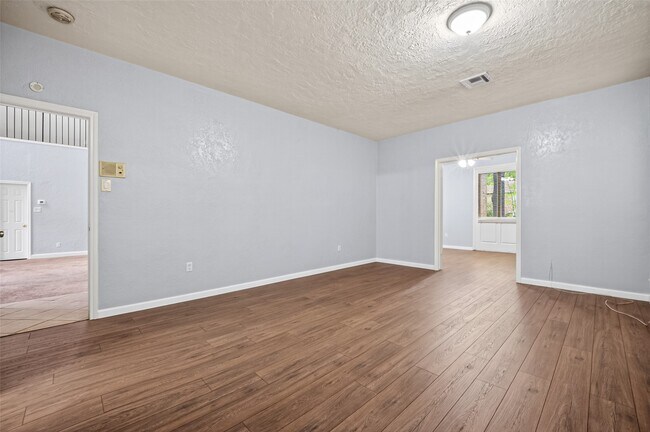 Building Photo - 8103 Oak Moss Dr