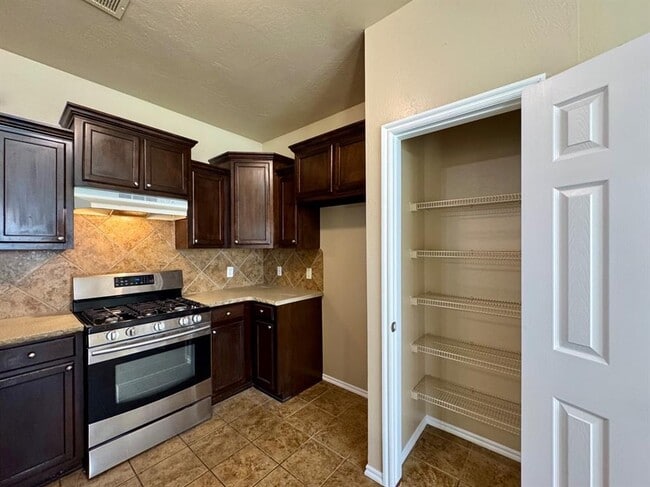 Building Photo - 422 Oregon Trail