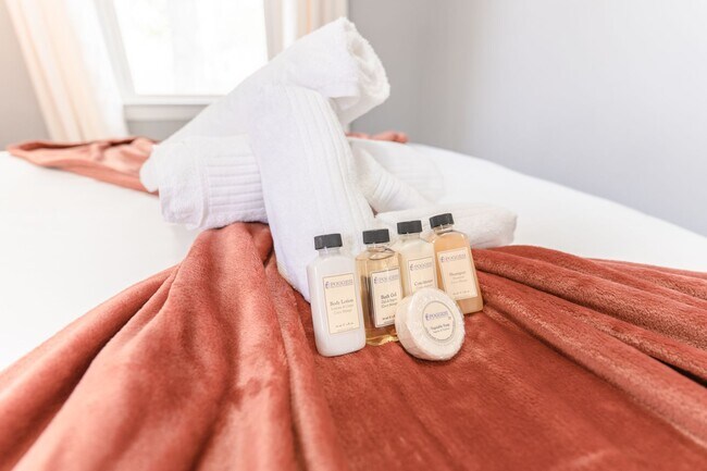 Building Photo - [STR] Fairgrounds Flat Located across Fairgrounds - Fully Furnished 2-Bedroom Home Near Downtown ...