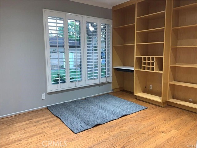 Building Photo - 5201 Thorn Tree Ln