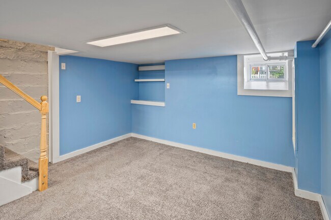 Building Photo - 1109 W 40th St